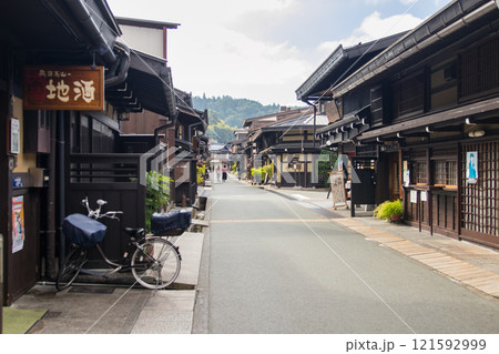 早朝のさんまち通り～上三之町～(高山市-岐阜県) 121592999