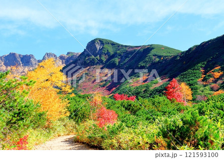北海道紀行 10月上旬の十勝岳連峰 秋の十勝岳 紅葉の十勝岳 十勝岳温泉からの十勝岳連峰 北海道紀行 10月上旬の十勝岳連峰 秋の十勝岳 紅葉の十勝岳 十勝岳温泉からの十勝岳連峰 121593100