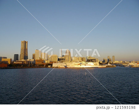 大さん橋から見える横浜のまち 121593198