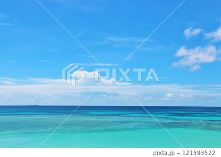 沖縄　波照間島　青空と海 121593522