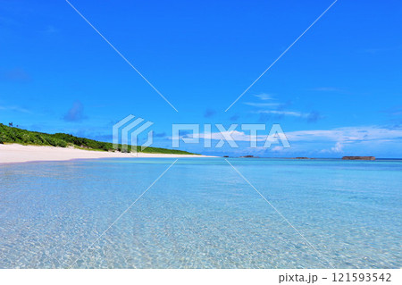 沖縄　波照間島　青空と青い海 121593542
