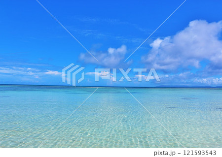 沖縄 波照間島 青空と青い海 沖縄 波照間島 青空と青い海 121593543