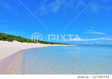 沖縄 波照間島 青空と青い海 沖縄 波照間島 青空と青い海 121593548