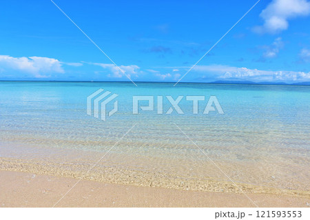 沖縄　波照間島　青空と青い海 121593553