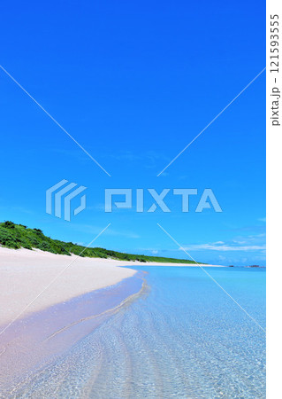 沖縄 波照間島 青空と青い海 沖縄 波照間島 青空と青い海 121593555