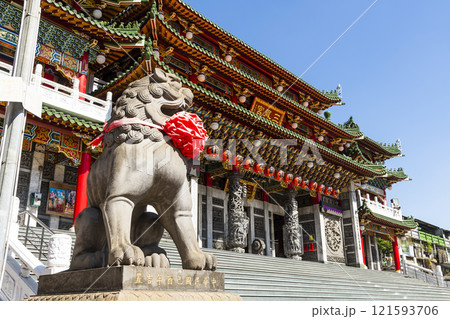 Building view of the Sunfong (Sanfeng) Temple in Kaohsiung, Taiwan, enshrined to the Neza (also known as Marshal of the Central Altar). 121593706