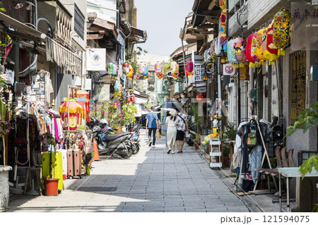 The old building view of Shennong Street in Tainan, Taiwan, has become a hub of culture creation and art distribution in recent years. The old building view of Shennong Street in Tainan, Taiwan, has become a hub of culture creation and art distribution in recent years. 121594075