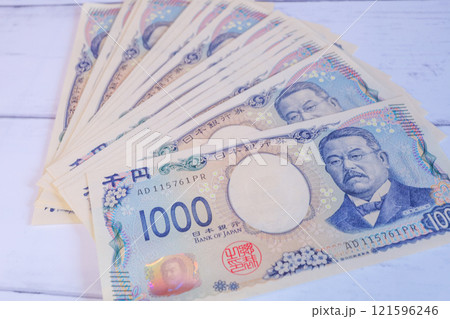 広げられた新紙幣の千円札 121596246