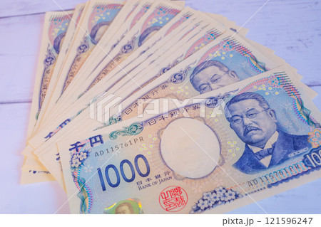 広げられた新紙幣の千円札 121596247