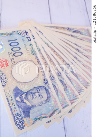 広げられた新紙幣の千円札 広げられた新紙幣の千円札 121596256