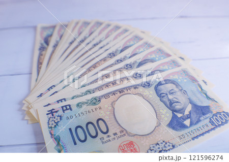 広げられた新紙幣の千円札 広げられた新紙幣の千円札 121596274