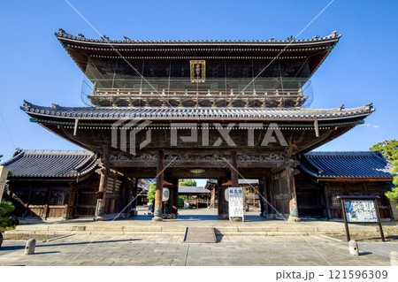 長浜市、大通寺の山門 長浜市、大通寺の山門 121596309