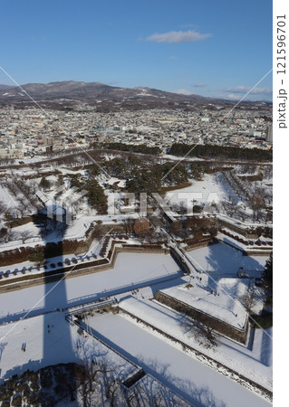 五稜郭タワー　展望台からの冬風景　縦写真 121596701
