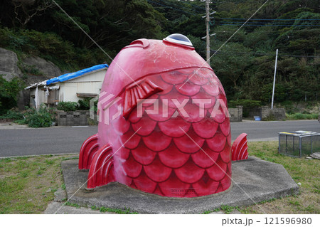 蛎浦島と崎戸島を結ぶ本郷橋近く お魚バス停・今泊マダイのバス停(長崎県西海市) 蛎浦島と崎戸島を結ぶ本郷橋近く お魚バス停・今泊マダイのバス停(長崎県西海市) 121596980