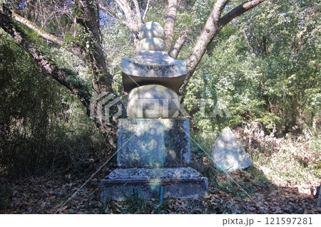 鎌倉時代後期造立_五輪塔 121597281