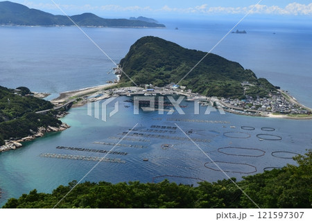 高知県大月町柏島を展望台から見た景色 121597307