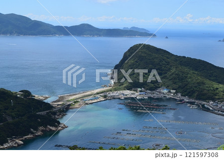 高知県大月町柏島を展望台から見た景色 高知県大月町柏島を展望台から見た景色 121597308