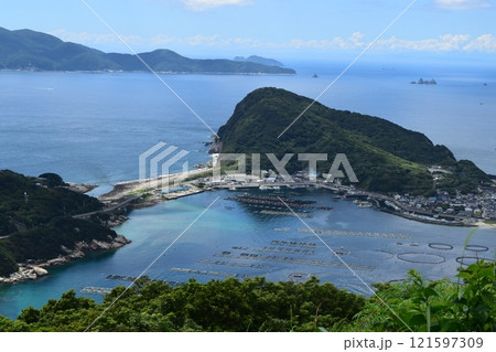 高知県大月町柏島を展望台から見た景色 高知県大月町柏島を展望台から見た景色 121597309