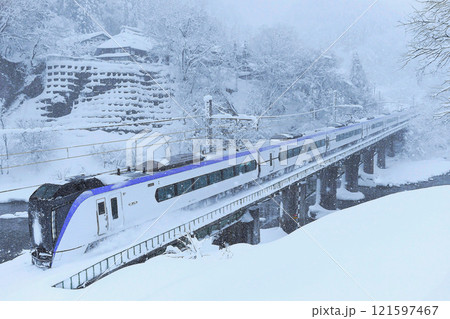 特急あずさ（南小谷行）　大糸線・白馬大池～千国 121597467