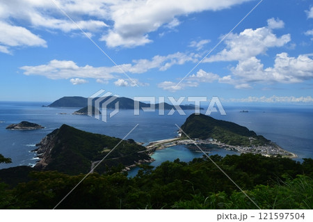 高知県大月町柏島を展望台から見た景色 高知県大月町柏島を展望台から見た景色 121597504