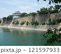 大阪城のお堀の見える風景 121597933