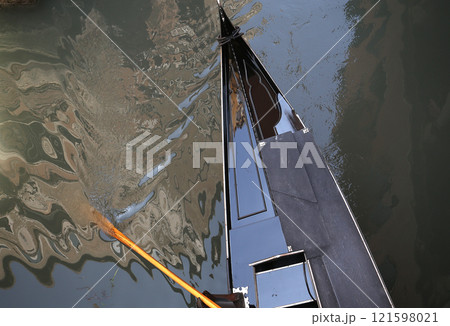 Gondola on the grand canal, Venice, Italy Gondola on the grand canal, Venice, Italy 121598021