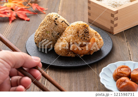 美味しそうなおにぎり 美味しそうなおにぎり 121598731