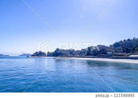 来島海峡と瀬戸大橋 121598995