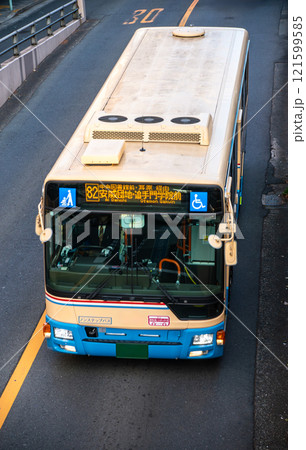 JR茨木駅付近を走行中の阪急バス 121599585