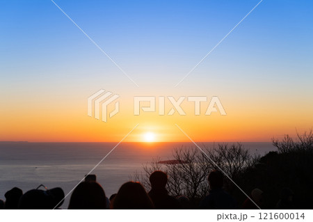 静岡県田方郡函南町 伊豆スカイライン滝知山展望台から見た初日の出(2025/1/1) 静岡県田方郡函南町 伊豆スカイライン滝知山展望台から見た初日の出(2025/1/1) 121600014