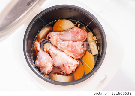 炊飯器で作る大根と手羽元の煮物 炊飯器で作る大根と手羽元の煮物 121600532