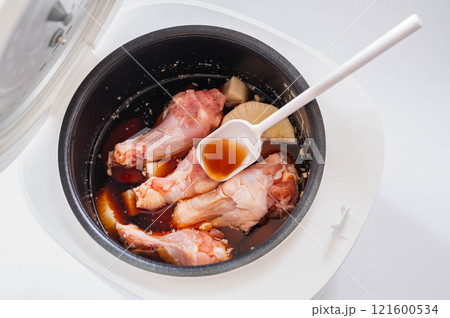 炊飯器で作る大根と手羽元の煮物 炊飯器で作る大根と手羽元の煮物 121600534