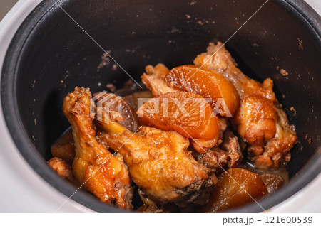 炊飯器で作る大根と手羽元の煮物 炊飯器で作る大根と手羽元の煮物 121600539