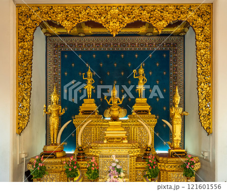 The five guardian deities enshrined at the Bangkok City Pillar Shrine represent the Buddhist art of the early Rattanakosin period in Thailand. The five guardian deities enshrined at the Bangkok City Pillar Shrine represent the Buddhist art of the early Rattanakosin period in Thailand. 121601556