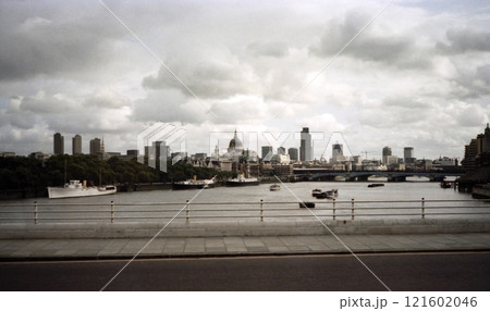 古写真 1982年9月 ロンドン テムズ川とブラックフライアーズ橋 古写真 1982年9月 ロンドン テムズ川とブラックフライアーズ橋 121602046