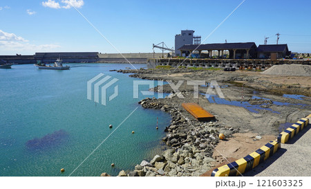 能登半島地震の被害状況（石川県輪島市鹿磯漁港の隆起） 121603325