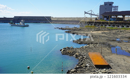 能登半島地震の被害状況（石川県輪島市鹿磯漁港の隆起） 121603334