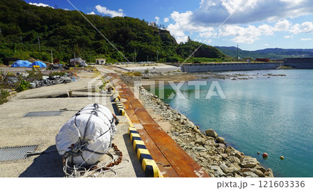 能登半島地震の被害状況（石川県輪島市鹿磯漁港の隆起） 121603336
