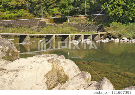 【向弘瀬沈下橋 (四万十川)】 高知県高岡郡四万十町弘瀬 【向弘瀬沈下橋 (四万十川)】 高知県高岡郡四万十町弘瀬 121607392