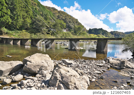 【向弘瀬沈下橋 (四万十川)】 高知県高岡郡四万十町弘瀬 121607403