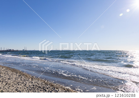 稲毛海浜公園(千葉市美浜区)より市原市方向を望む 稲毛海浜公園(千葉市美浜区)より市原市方向を望む 121610288