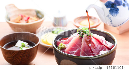 南紀勝浦港 マグロ丼 （ 生めばち鮪 ）赤身、中トロ 121611014