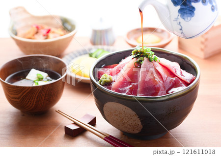 南紀勝浦港 マグロ丼 （ 生めばち鮪 ）赤身、中トロ 121611018