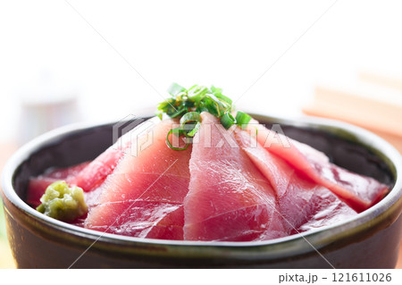 南紀勝浦港 マグロ丼 （ 生めばち鮪 ）赤身、中トロ 121611026