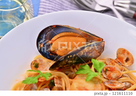 イタリアン、ペスカトーレ、ムール貝とアサリと帆立のトマトソースパスタ、ペスカトーレ。 121611110