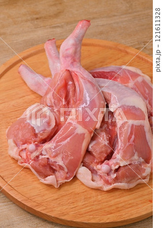 注)生肉の未加熱、未調理です。クリスマスのローストチキン、ローストレッグ用の骨付き鶏モモ肉、もも肉 注)生肉の未加熱、未調理です。クリスマスのローストチキン、ローストレッグ用の骨付き鶏モモ肉、もも肉 121611328