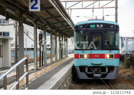 西日本鉄道(西鉄)甘木駅に入線する7050形 西日本鉄道(西鉄)甘木駅に入線する7050形 121611748