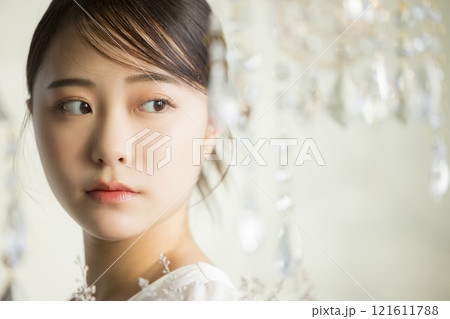 ドレスを着た女性 121611788