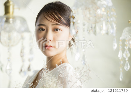 ドレスを着た女性 ドレスを着た女性 121611789