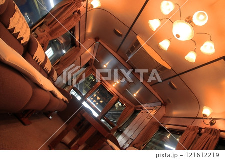 JR西日本の豪華列車「サロンカーなにわ」の展望車 JR西日本の豪華列車「サロンカーなにわ」の展望車 121612219